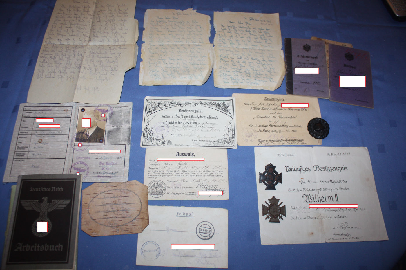 Zusammengehöriger Nachlass mit Dokumenten des 1. und 2. Weltkrieges mit Feldpostbrief auf Birkenrinde