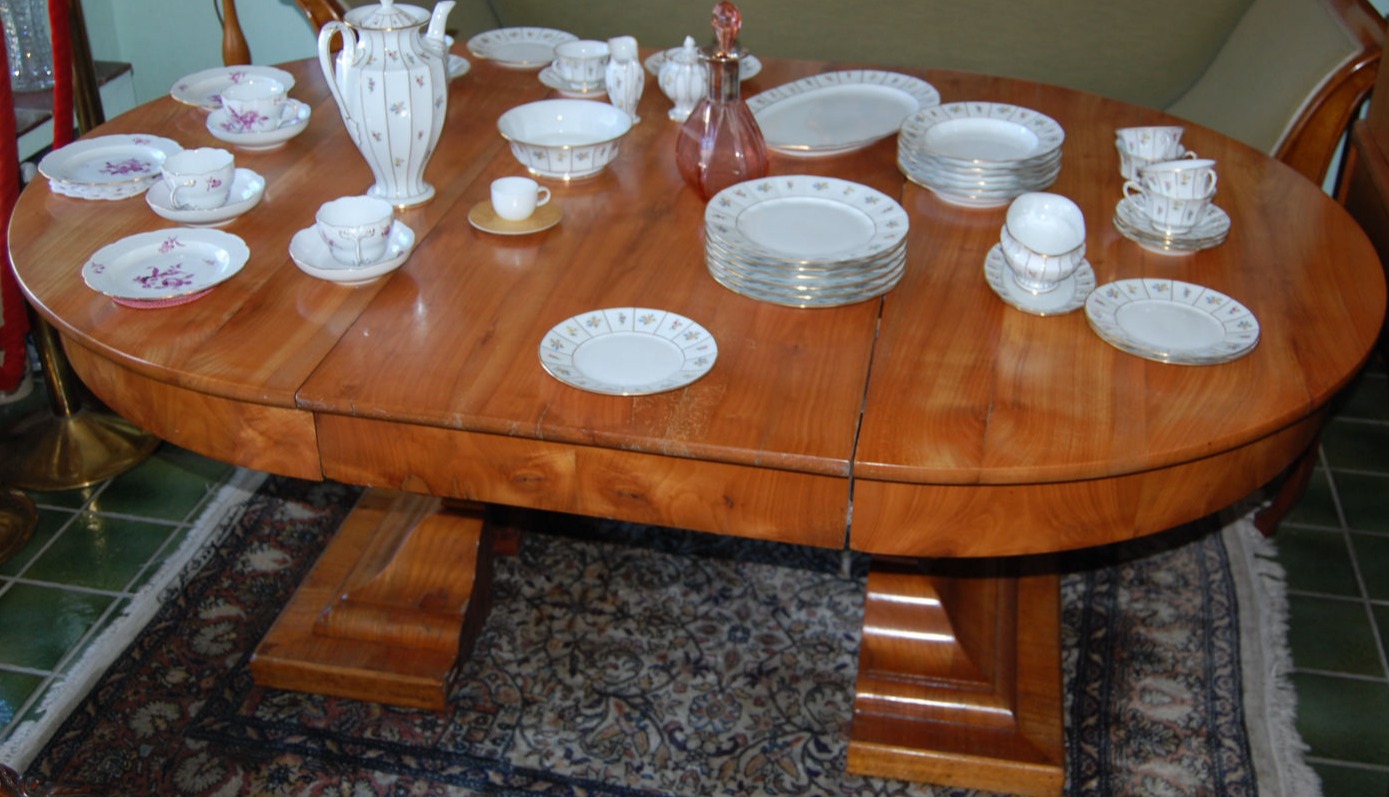 Antiker Esszimmertisch ausziehbar