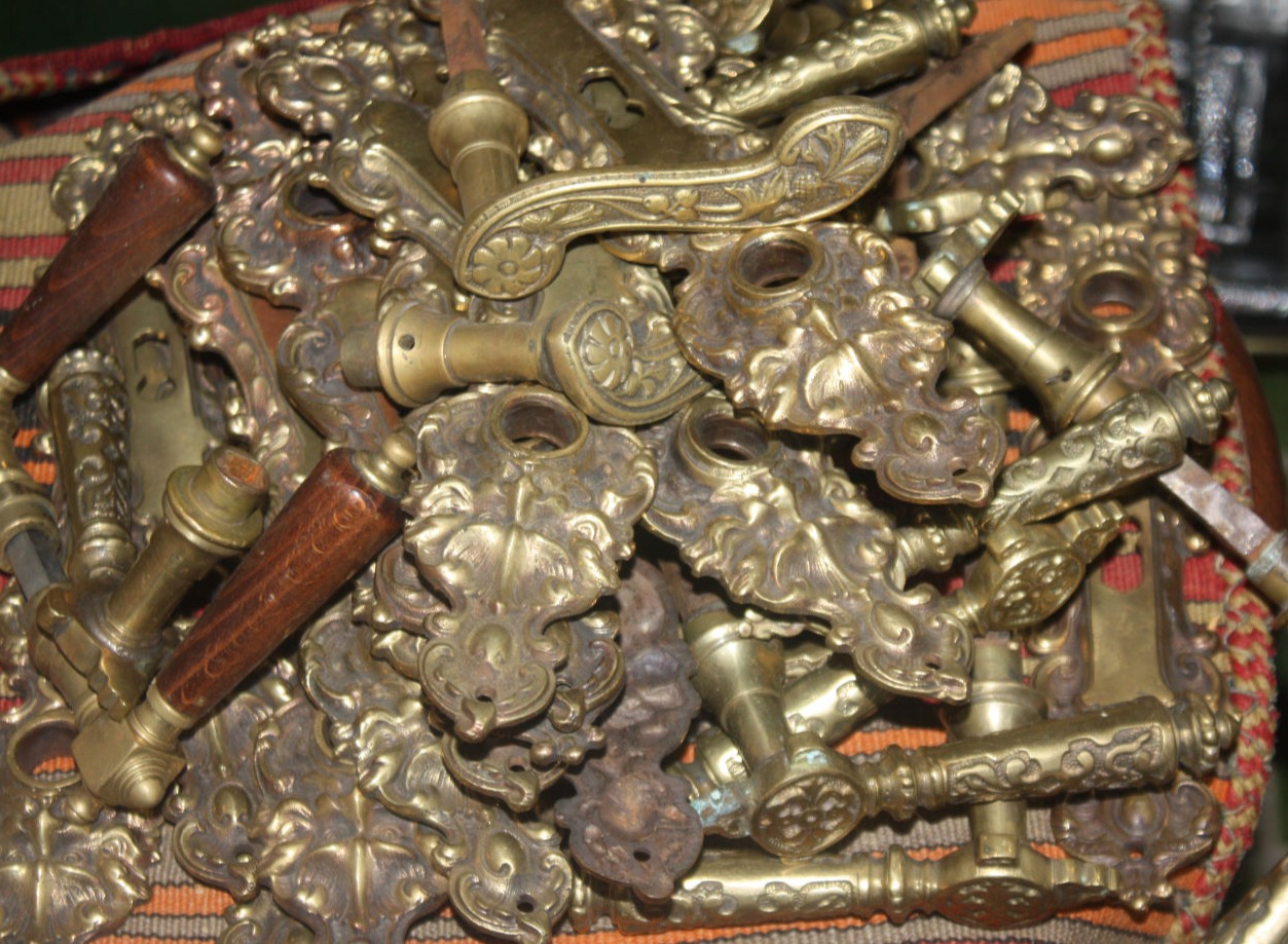 16 antike Messing Türklinken mit Türschildern