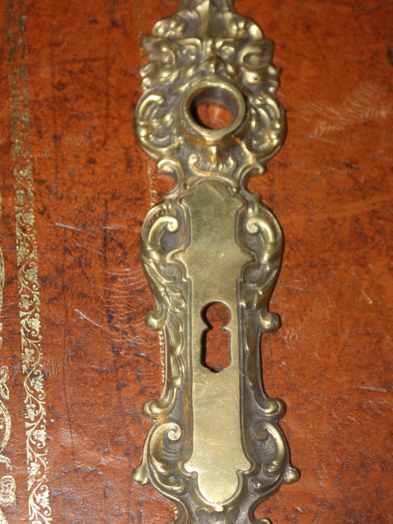 16 antike Messing Türklinken mit Türschildern