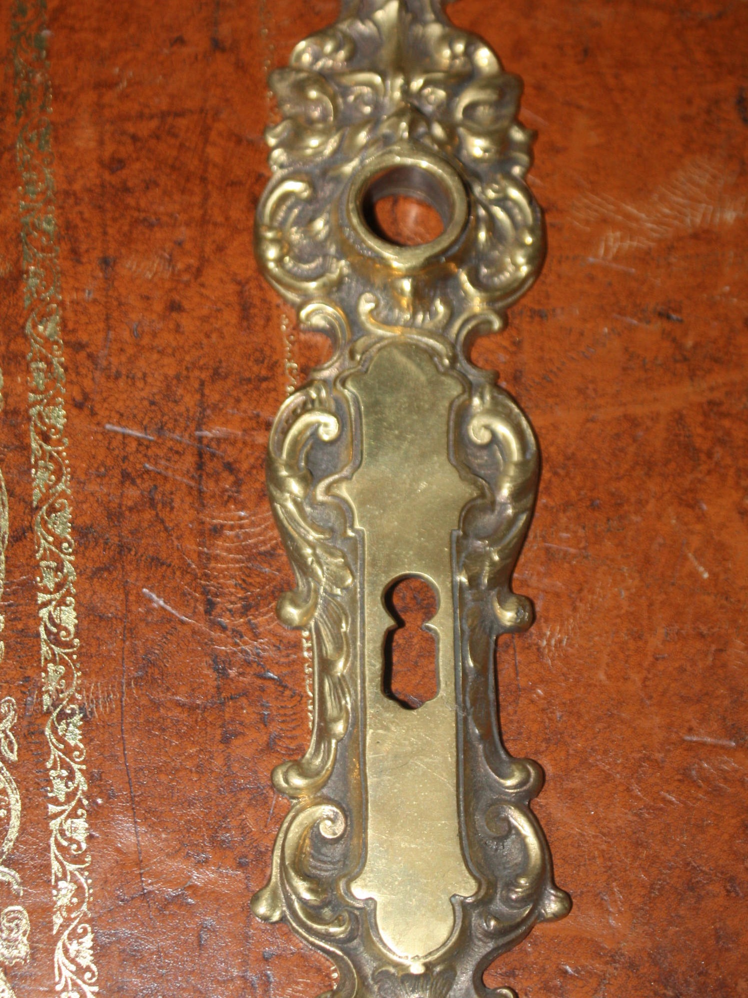 16 antike Messing Türklinken mit Türschildern