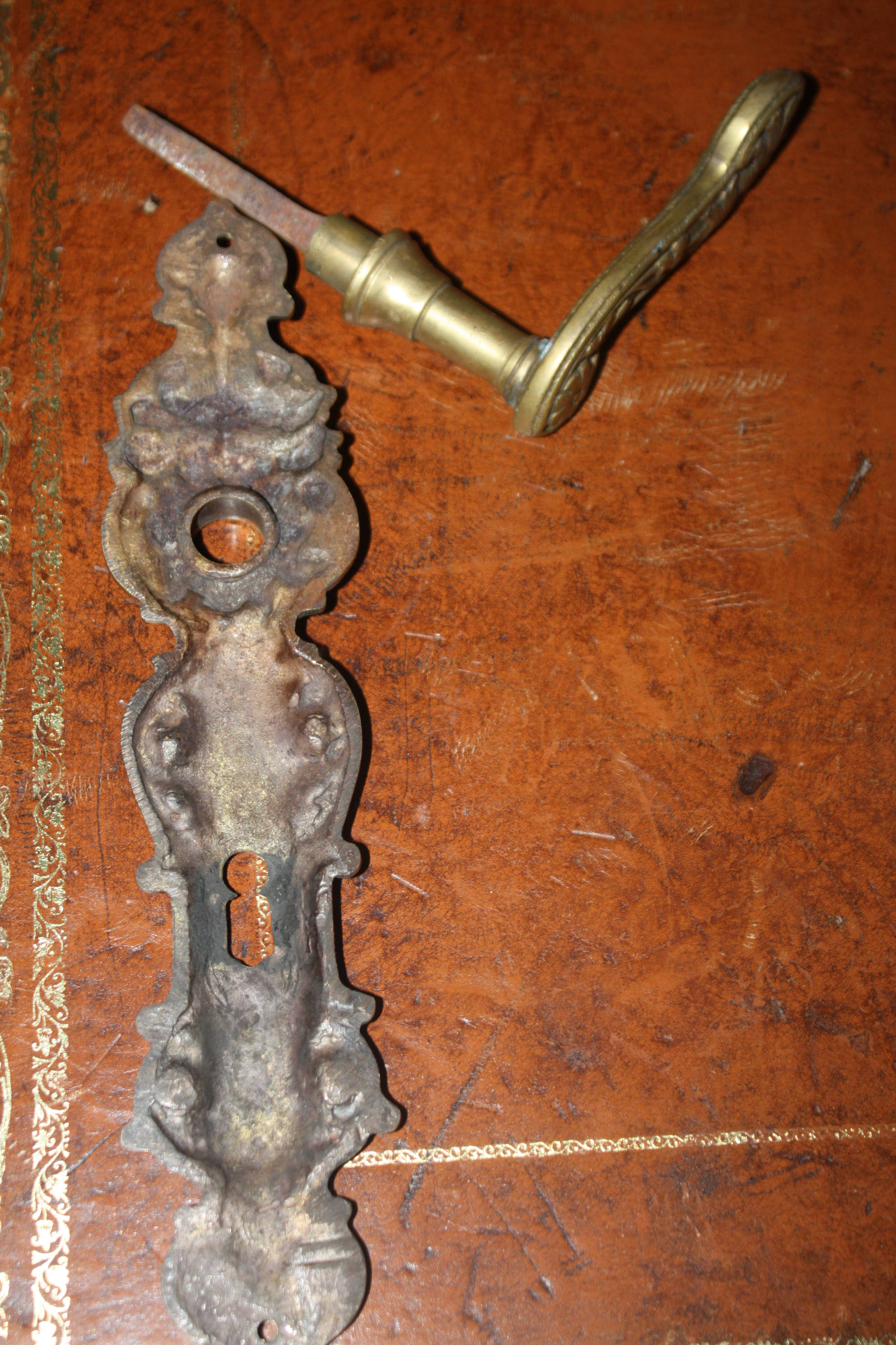 16 antike Messing Türklinken mit Türschildern