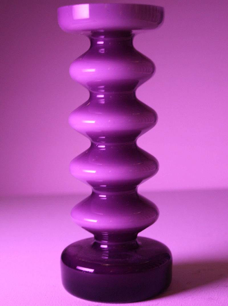 Lila Vase, Pop-Art, Friedrich Kristall, weisses Glas mit violettem Überfang