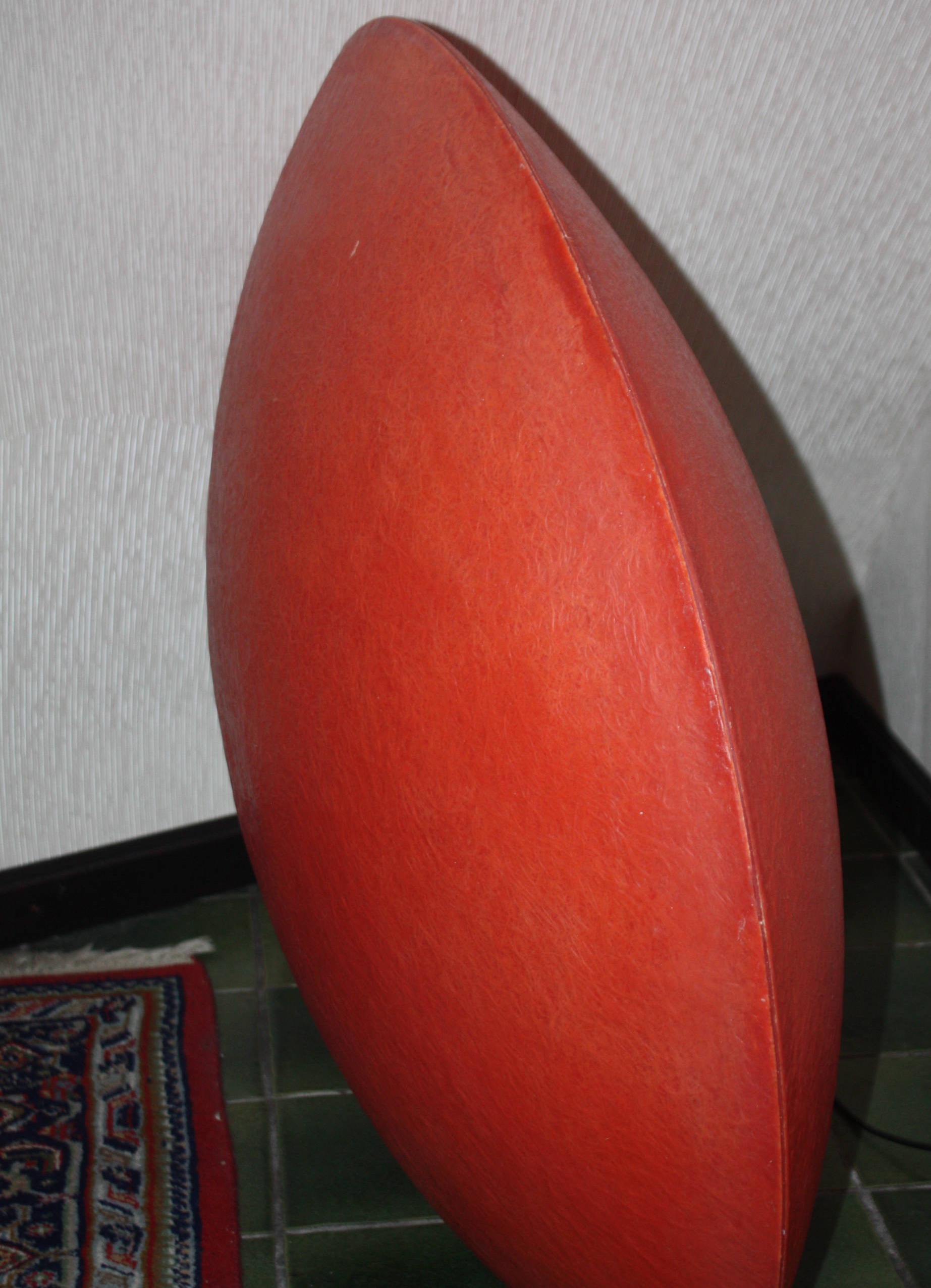 Rote XL Eggo Bodenlampe Monika Lipken Höhe 80 cm Breite 92