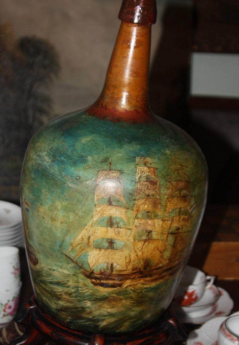 Grosse bemalte Flasche, Segelschiffe 19. Jh.