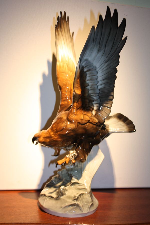 Große Porzellanfigur Adler Hutschenreuther Kunstabteilung