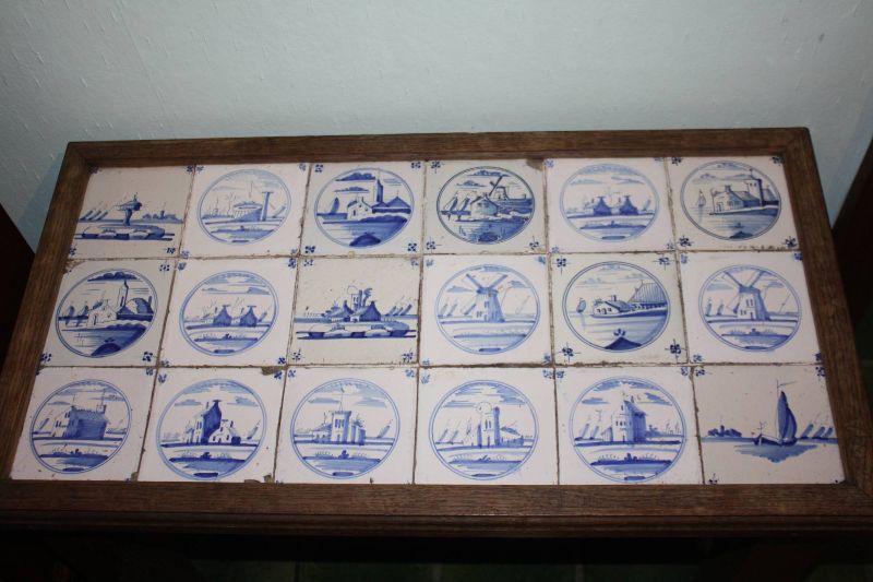 Fliesentisch mit 18 antiken Delfter Fliesen