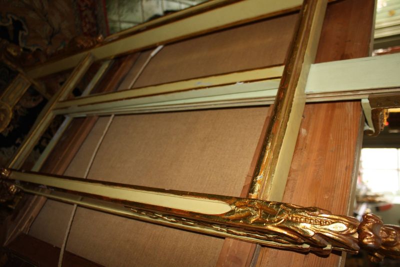 Staffelei, antiker Stil, Holz, figürliche, geschnitzte Ornamente, vergoldet, gefasst, Höhe 208 cm