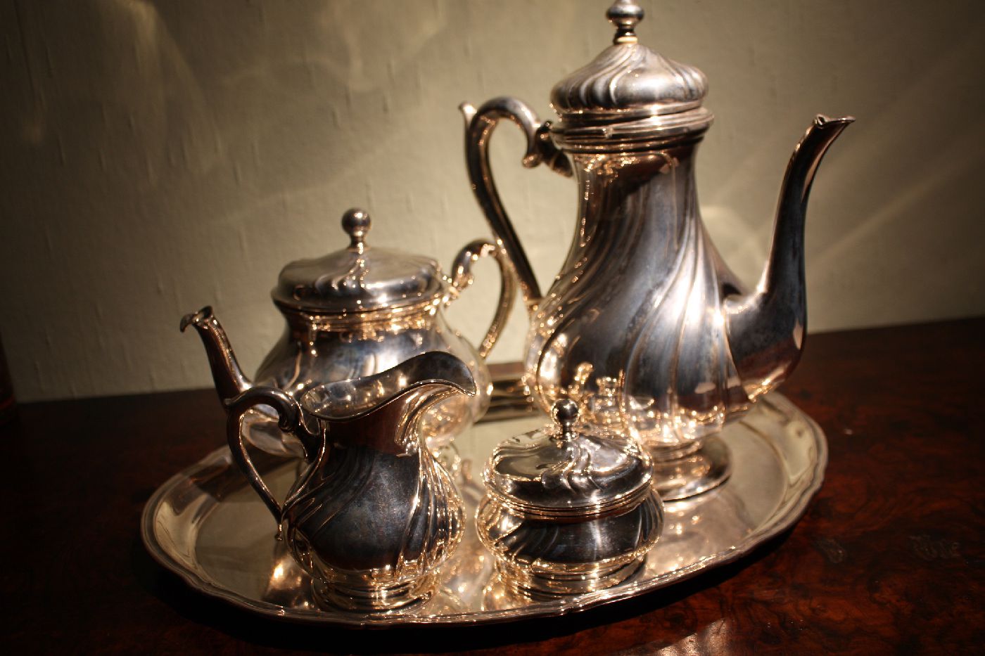 Silber Kaffee- Teekanne, Milch- und Zuckergefäß auf Tablett Franz Richter