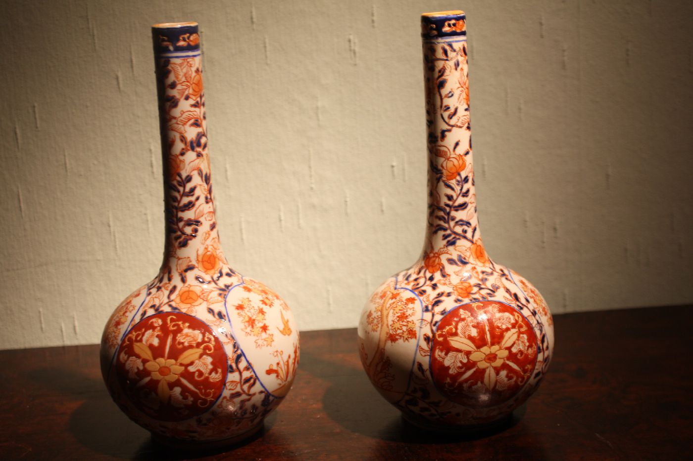 2 Vasen, Imari, 19. Jahrhundert